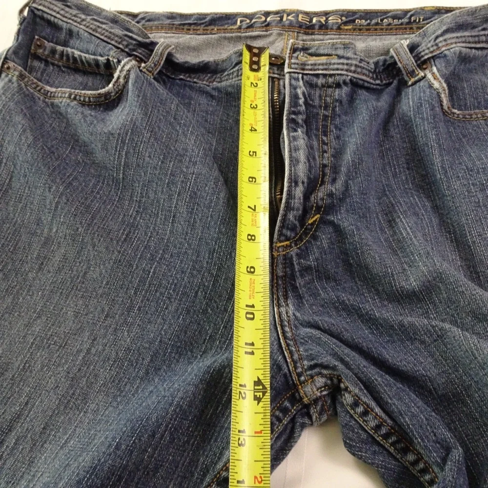Dockers Jeans. Men's 40x32. Classic Fit Straight Leg Blue Denim Jeans